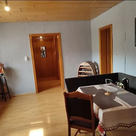 Alte Backstube Mit 3 Ferienwohnungen Eingerichtet Fuer Monteure Und Firmen Lügde Exterior foto